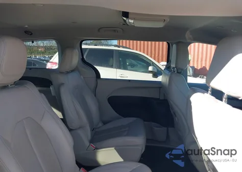 2018 Chrysler Pacifica Hybrid Touring L z USA, uszkodzony, nr VIN 2C4RC1L70JR163624